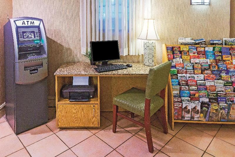 Super 8 by Wyndham San Antonio Near SeaWorld Ingram Park photo 1