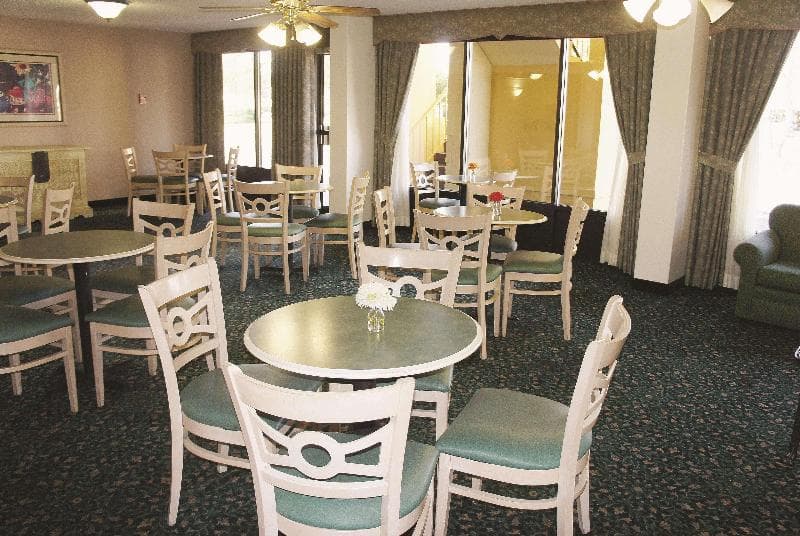Super 8 by Wyndham Savannah photo 1