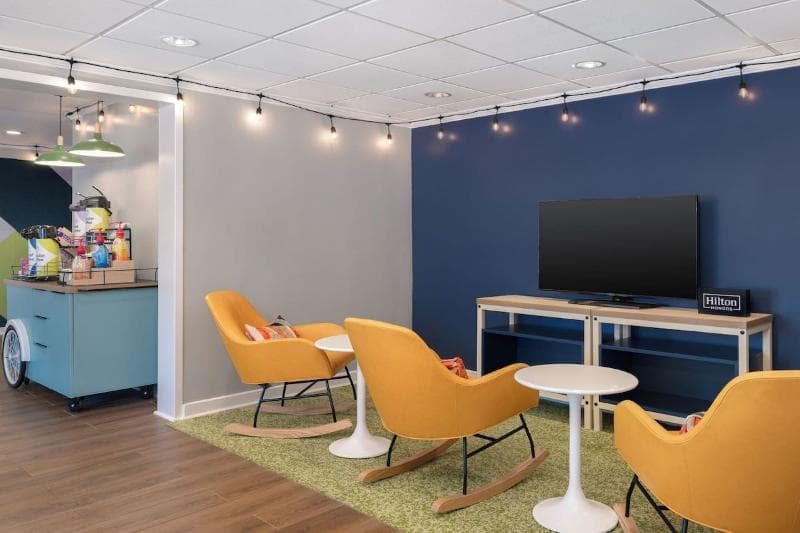 La Quinta Inn & Suites by Wyndham Savannah Southside photo 1
