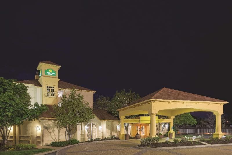 La Quinta Inn & Suites by Wyndham St. Louis Westport 3