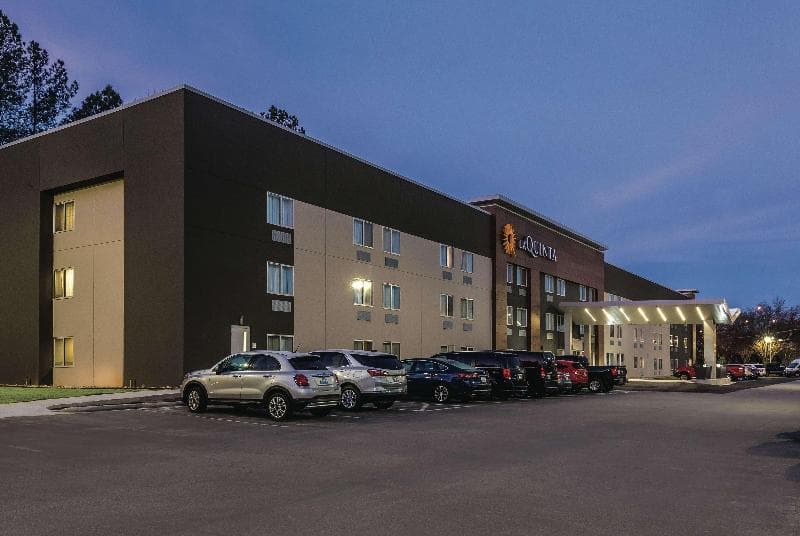 La Quinta Inn and Suites by Wyndham Atlanta Midtown Buckhead photo 1