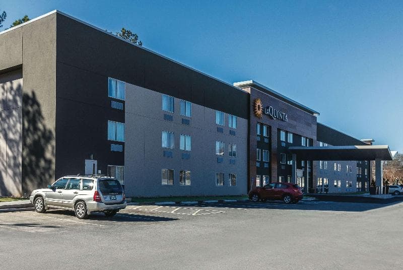 La Quinta Inn and Suites by Wyndham Atlanta Midtown Buckhead 2