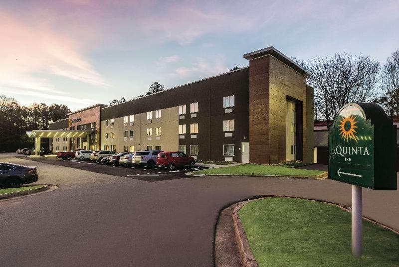 La Quinta Inn and Suites by Wyndham Atlanta Midtown Buckhead 3