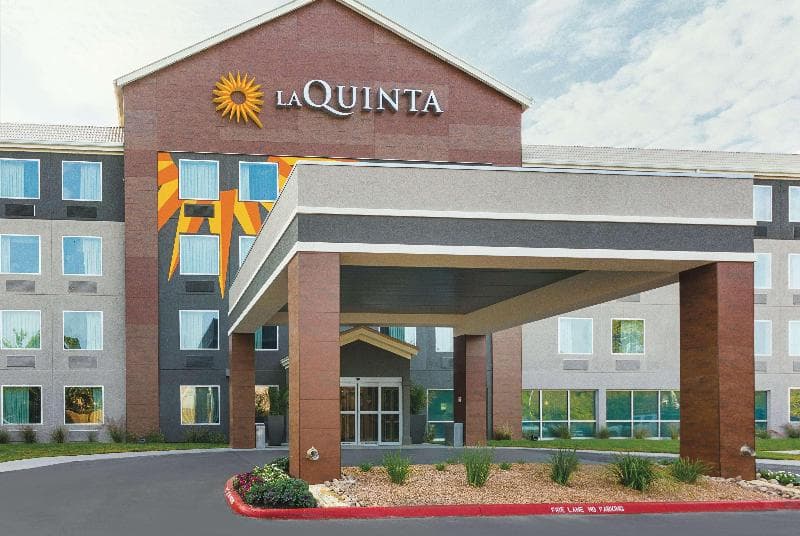 La Quinta Inn & Suites by Wyndham Austin Round Rock photo 1