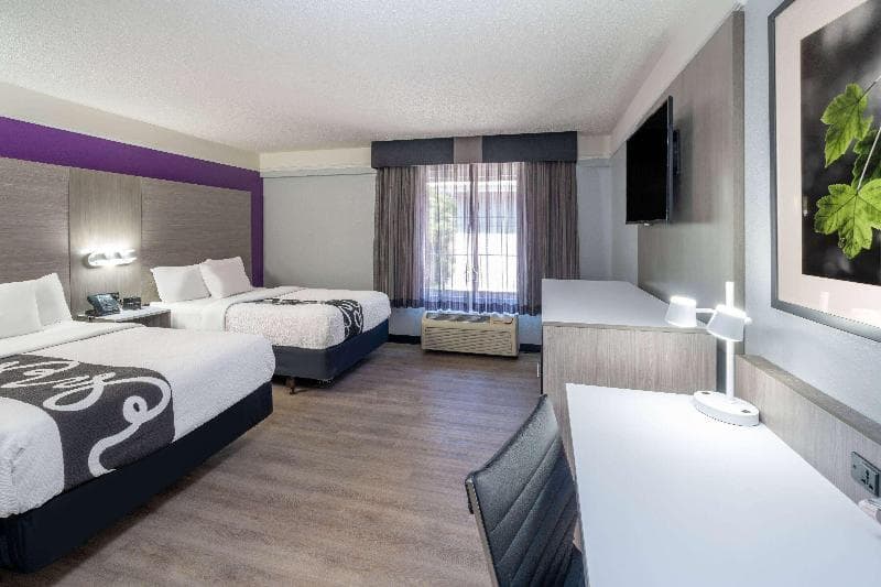 La Quinta Inn & Suites by Wyndham Birmingham Hoover photo 1