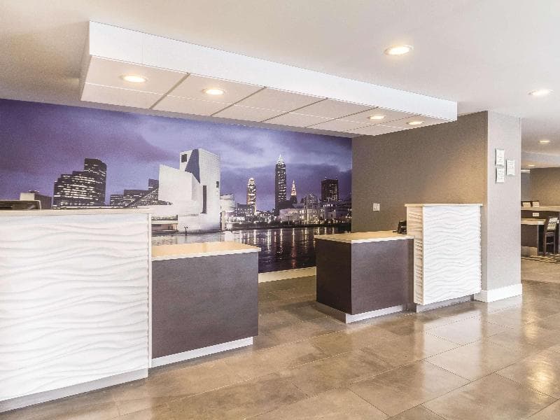 La Quinta Inn & Suites Cleveland - Airport North 3