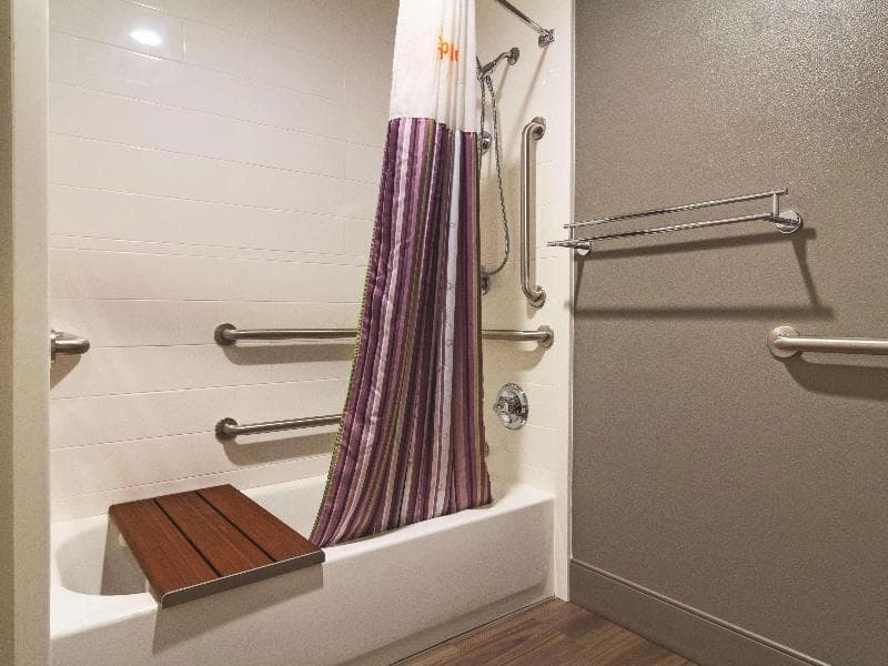 La Quinta Inn & Suites Cleveland - Airport North 2