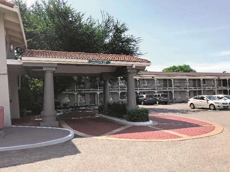 La Quinta Inn by Wyndham Dallas Uptown 4