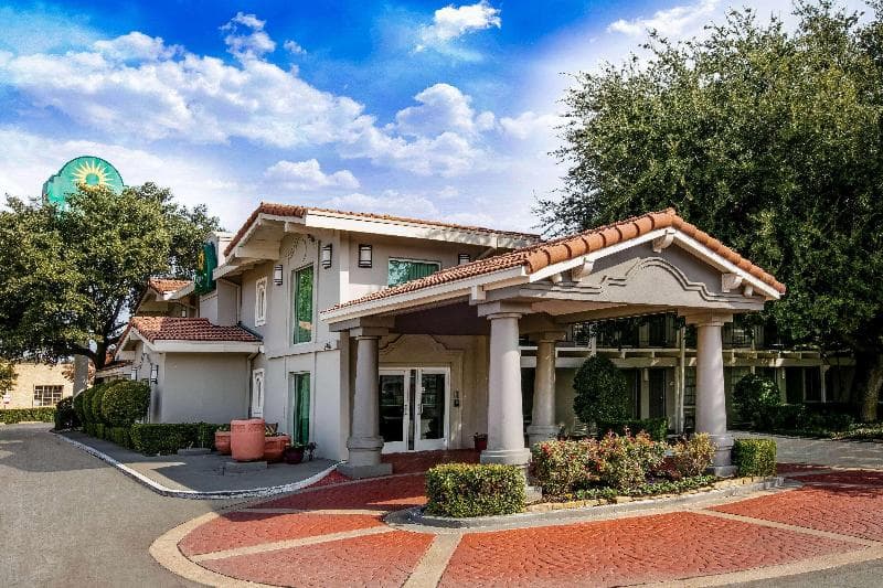 La Quinta Inn by Wyndham Dallas Uptown 5