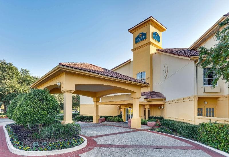 La Quinta Inn & Suites Dallas Addison Galleria photo 1