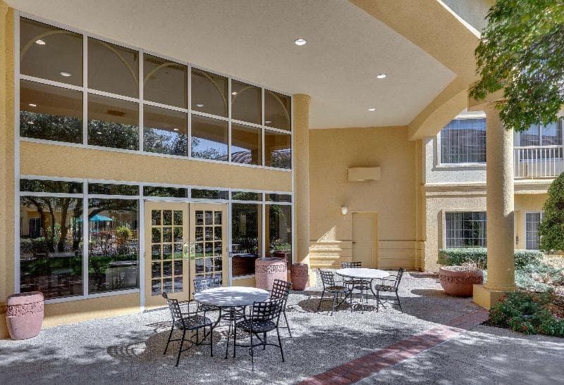La Quinta Inn & Suites Dallas Addison Galleria 5