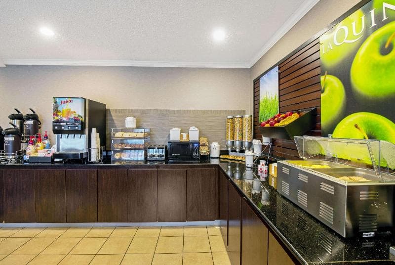 La Quinta Inn & Suites by Wyndham Harrisburg Airport Hershey 3