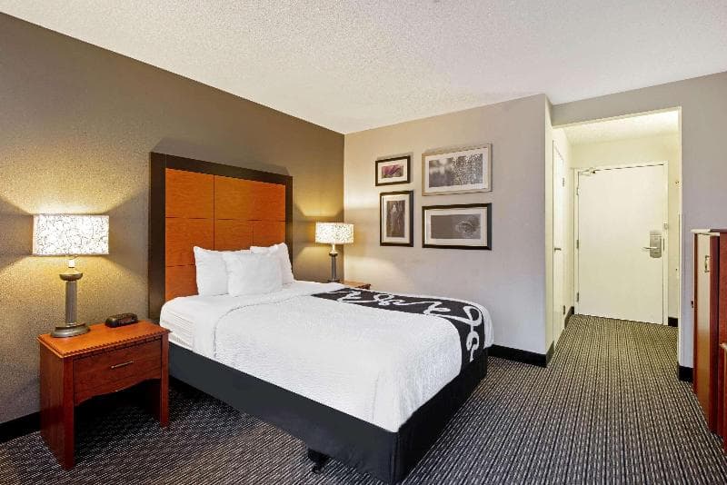 La Quinta Inn & Suites by Wyndham Harrisburg Airport Hershey 4