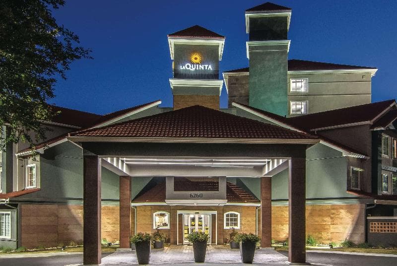 La Quinta Inn & Suites by Wyndham Atlanta Perimeter Medical 2