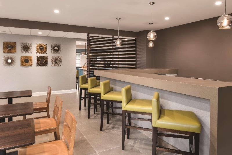 Country Inn & Suites by Radisson, Hoffman Estates, IL 2