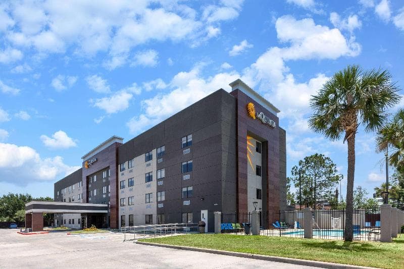 La Quinta Inn & Suites by Wyndham Houston NW Brookhollow 5