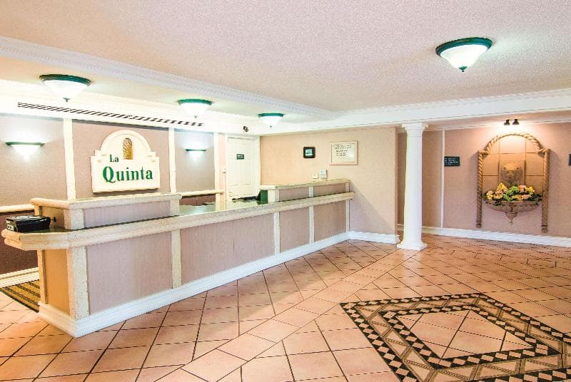 La Quinta Inn by Wyndham Indianapolis Airport Lynhurst 3
