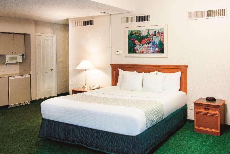 La Quinta Inn by Wyndham Indianapolis Airport Lynhurst 2