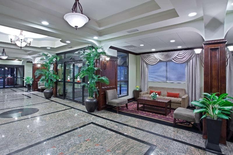 La Quinta Inn & Suites by Wyndham Downtown Conference Center 4