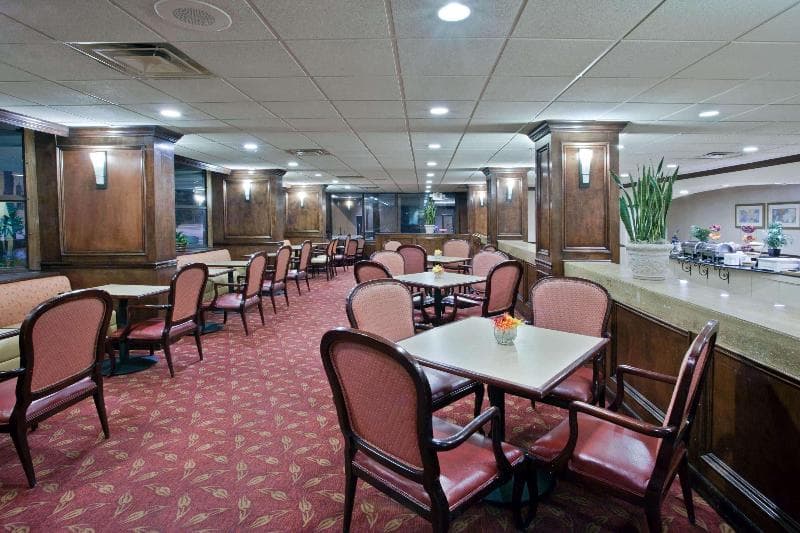La Quinta Inn & Suites by Wyndham Downtown Conference Center 2