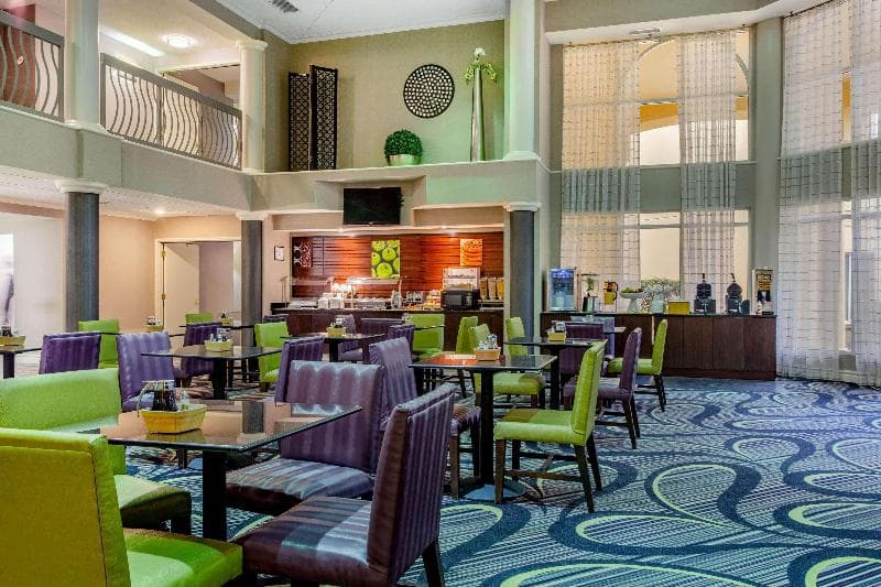 La Quinta Inn & Suites by Wyndham Raleigh Durham Airport 3