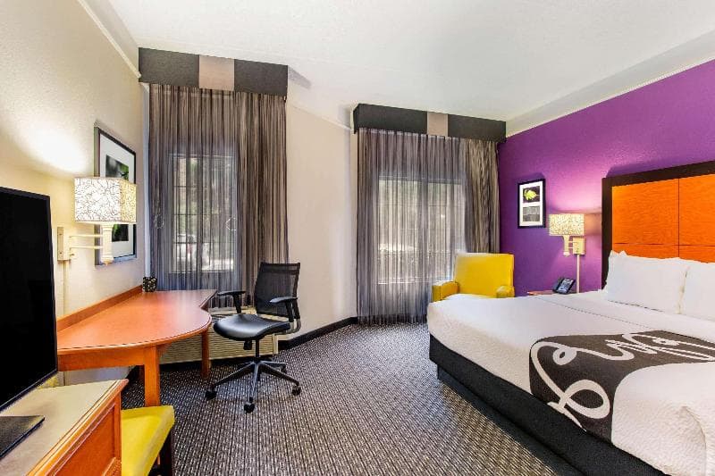 La Quinta Inn & Suites by Wyndham Raleigh Durham Airport 2