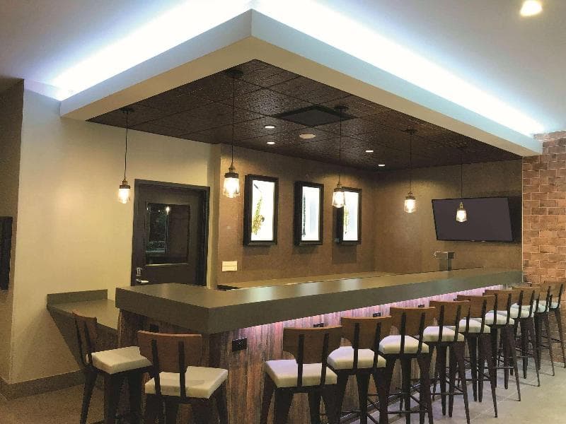 La Quinta Inn & Suites by Wyndham New Orleans Downtown 2