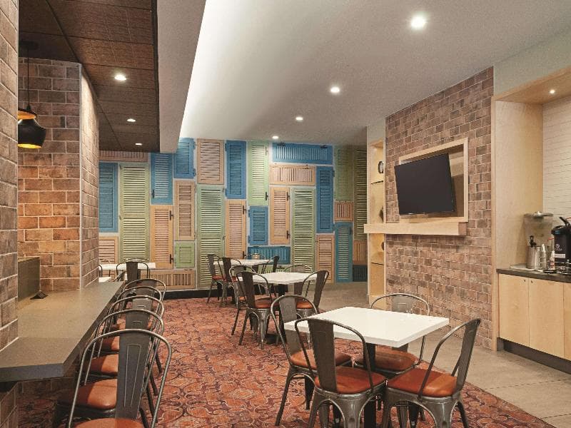 La Quinta Inn & Suites by Wyndham New Orleans Downtown 4