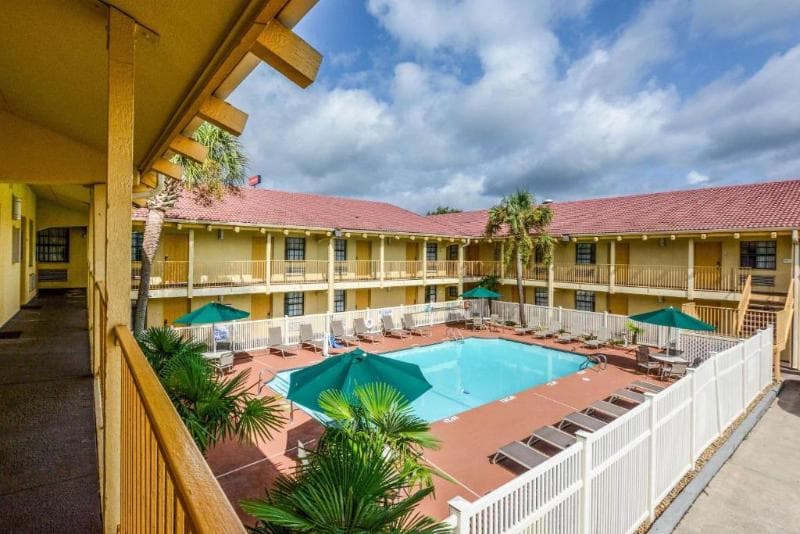 Quality Inn & Suites 3