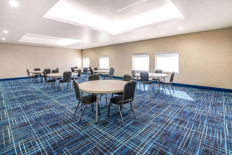 La Quinta Inn & Suites by Wyndham Oklahoma City Airport main