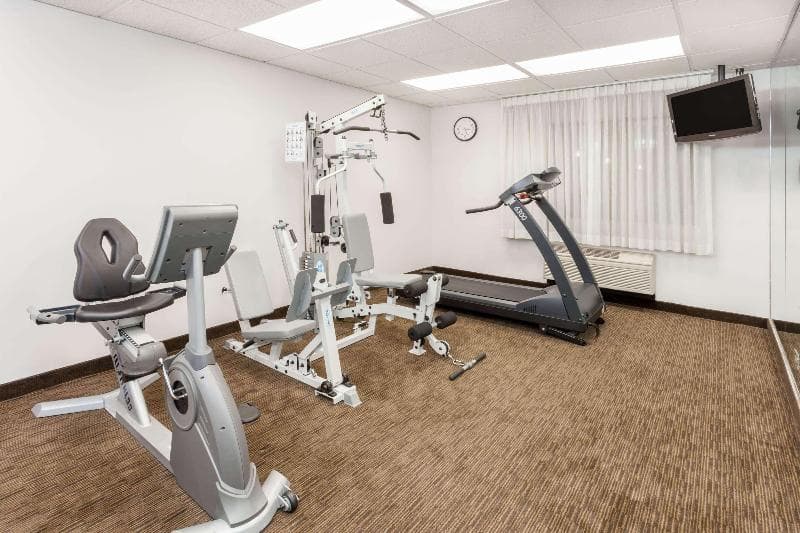 Days Inn & Suites by Wyndham Arlington Heights 2