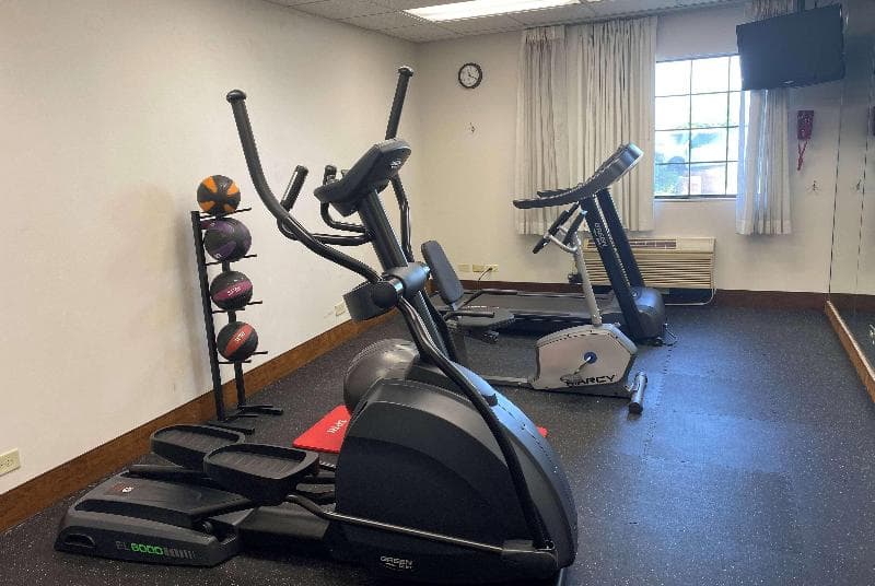 Days Inn & Suites by Wyndham Arlington Heights 5