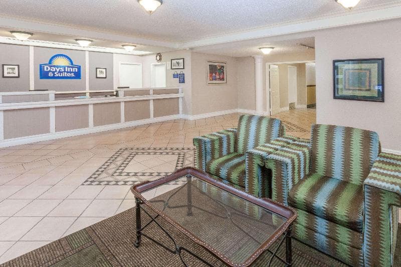 Days Inn & Suites by Wyndham Arlington Heights 4