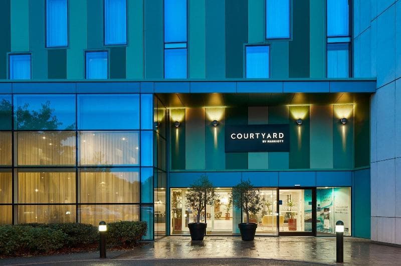 Courtyard London Gatwick Airport 5