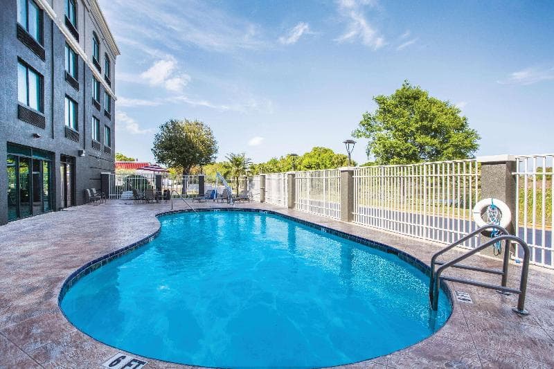 La Quinta Inn & Suites by Wyndham Clearwater South 5
