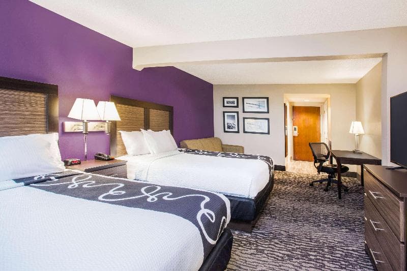 La Quinta Inn & Suites by Wyndham Clearwater South 4