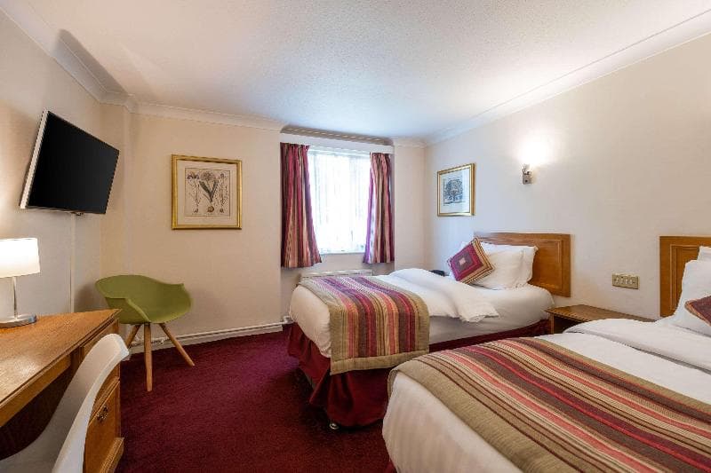Superior Hotel 4