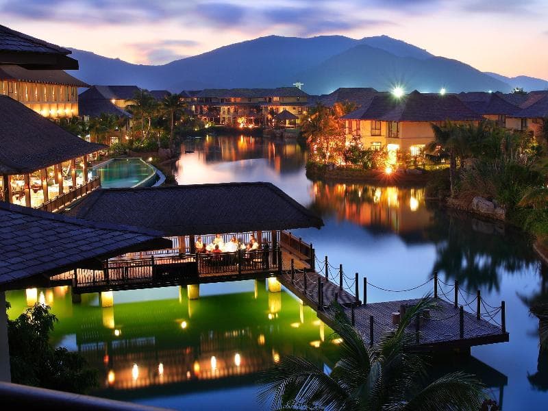 Yalong Bay Villas & SPA Resort main