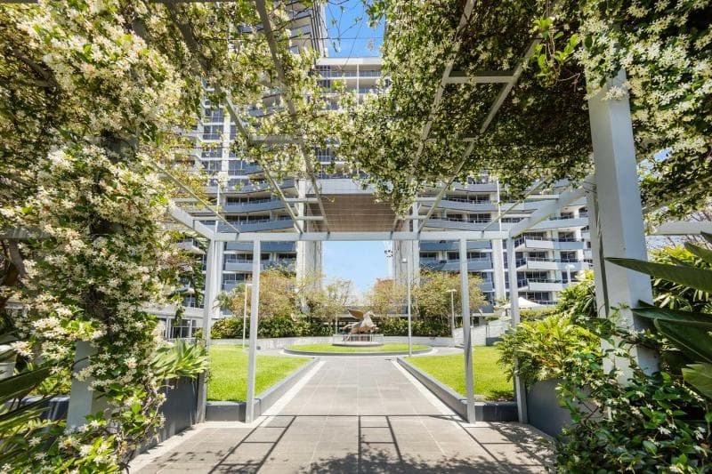 Meriton Suites Broadbeach photo 1