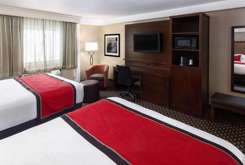 Best Western Plus Ramkota Hotel 4