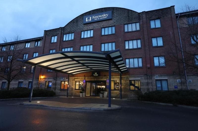 Knowsley Inn & Lounge 1