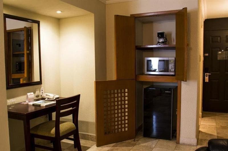 La Posada Hotel & Suites 3