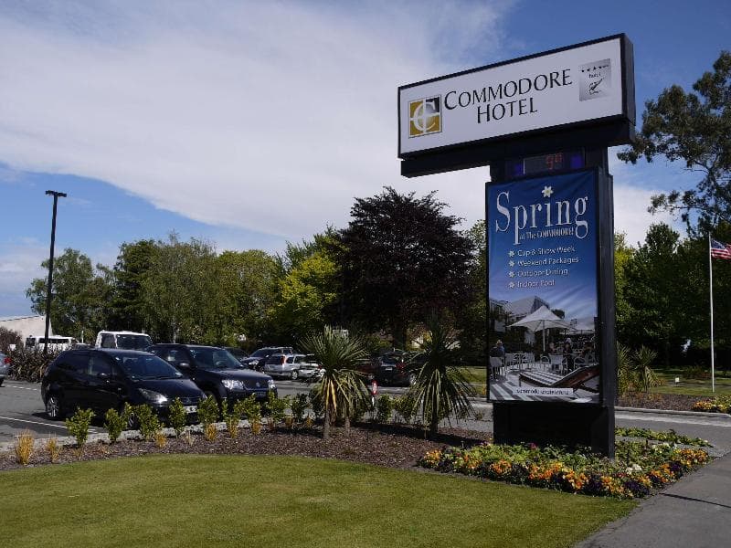 Commodore Airport Hotel 3