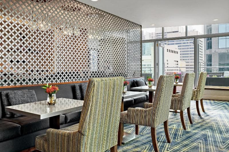 Sheraton Suites Calgary Eau Claire 4