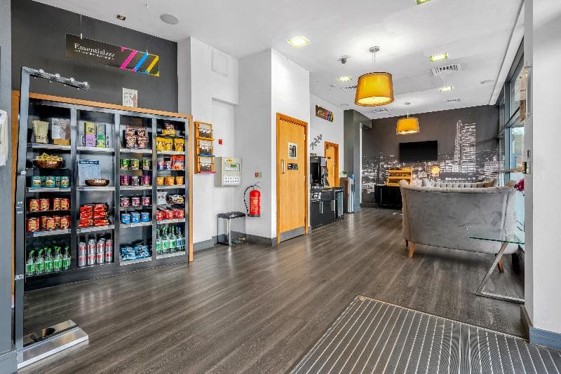 Roomzzz - Leeds City West 3