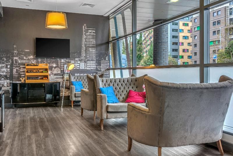 Roomzzz - Leeds City West 4