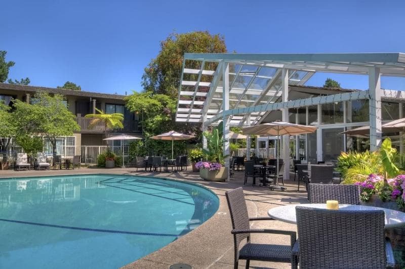 Dinah's Garden Hotel 4
