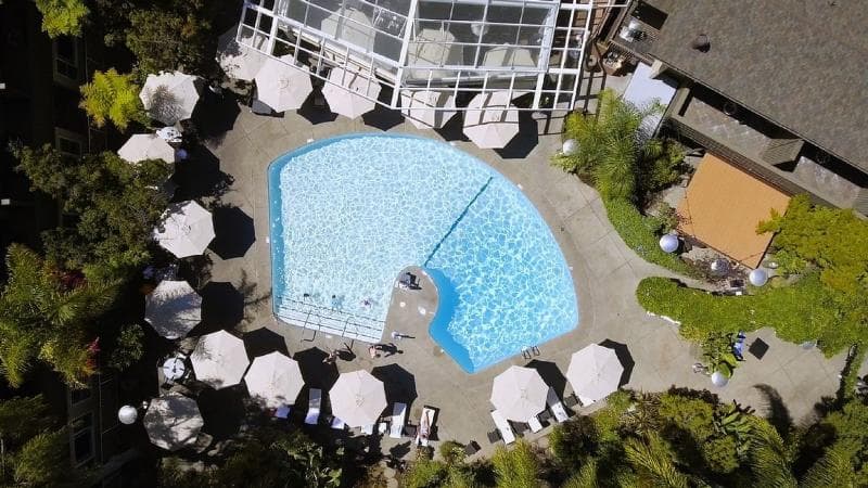 Dinah's Garden Hotel 5