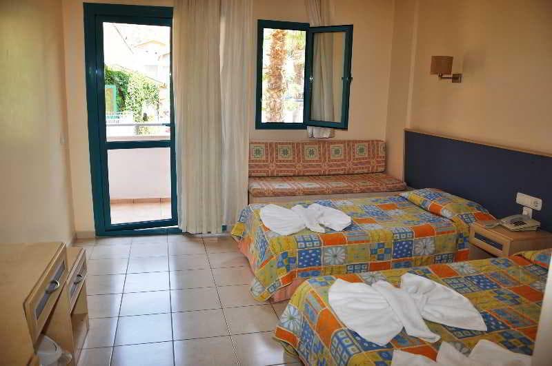 Montebello Deluxe Hotel 4