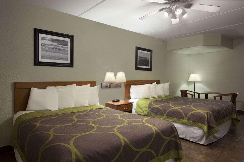 Super 8 by Wyndham South Padre Island 3
